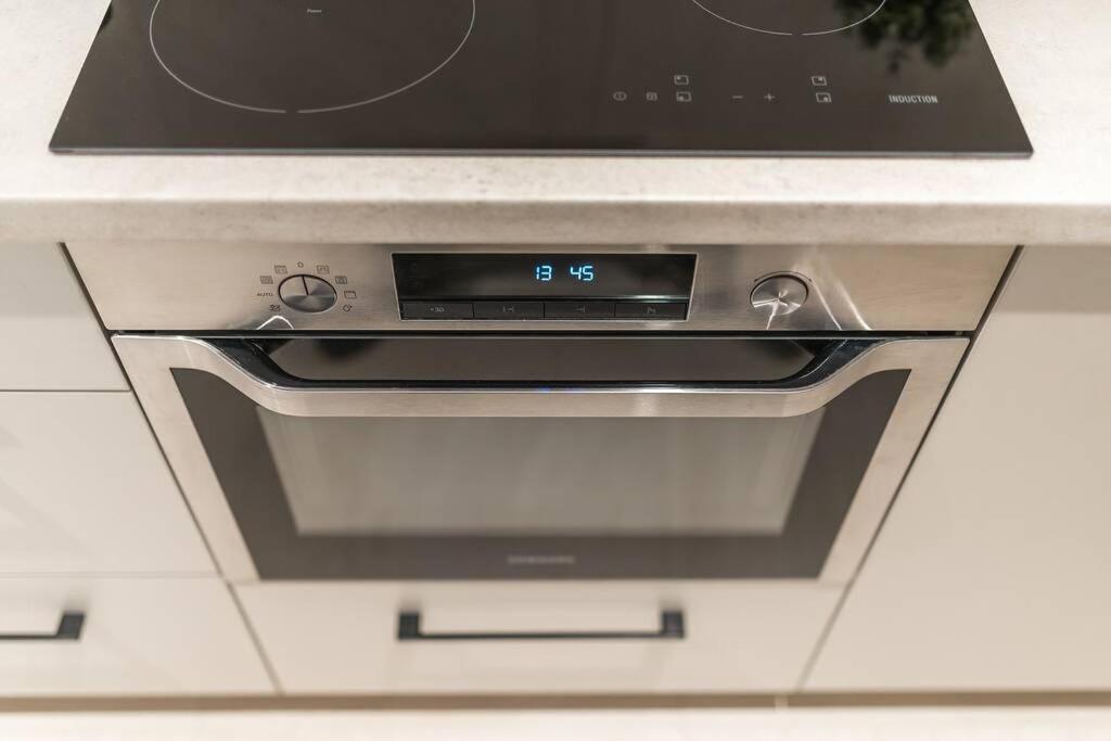 Rondo Onz P&O Serviced Apartments Warschau Buitenkant foto