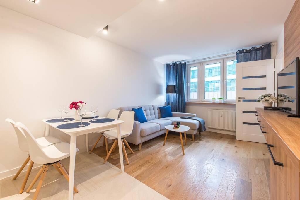 Rondo Onz P&O Serviced Apartments Warschau Buitenkant foto