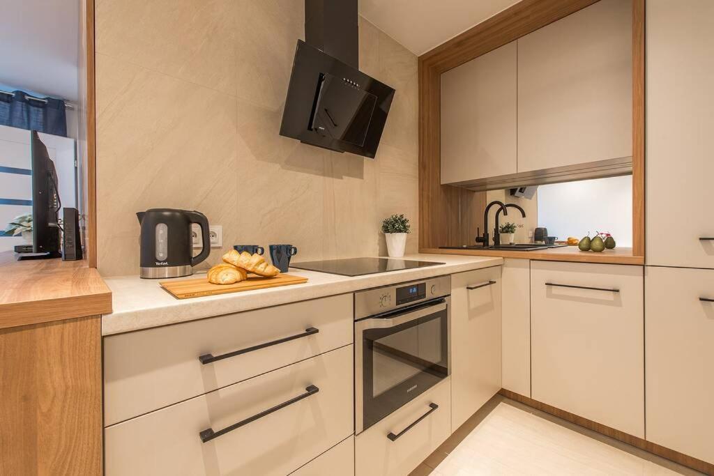 Rondo Onz P&O Serviced Apartments Warschau Buitenkant foto