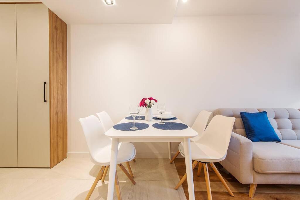 Rondo Onz P&O Serviced Apartments Warschau Buitenkant foto