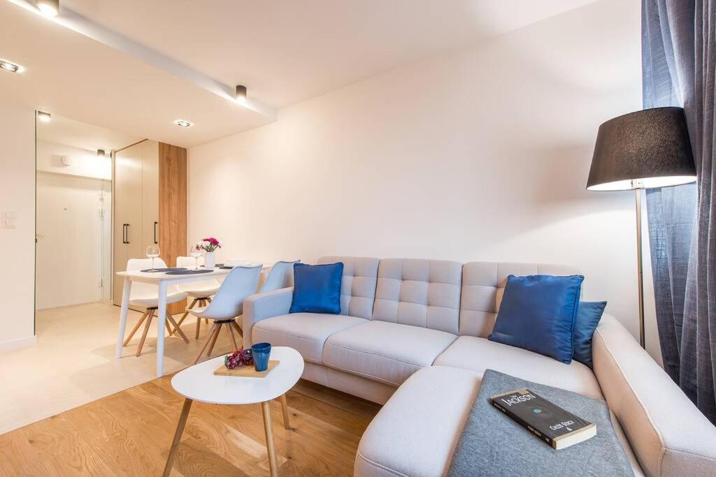 Rondo Onz P&O Serviced Apartments Warschau Buitenkant foto