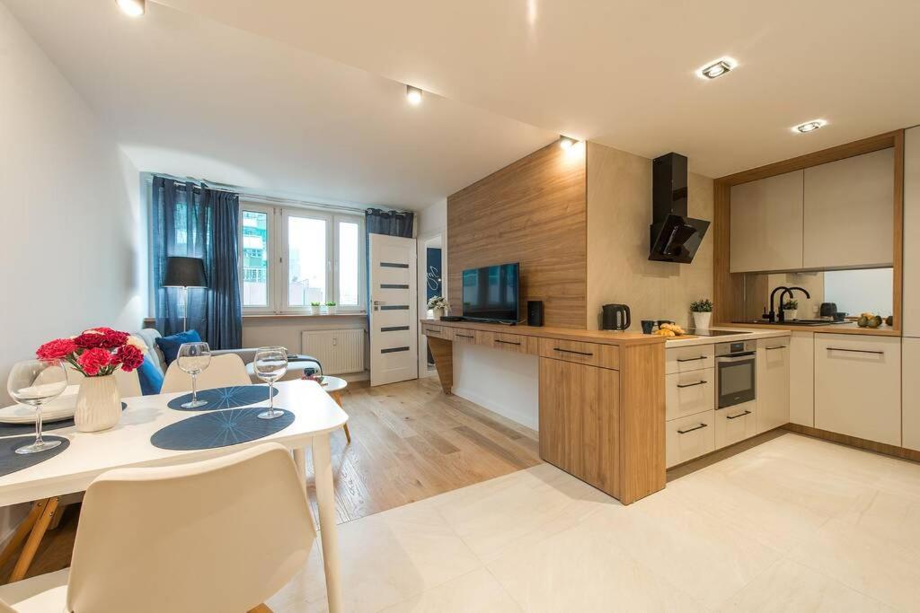 Rondo Onz P&O Serviced Apartments Warschau Buitenkant foto